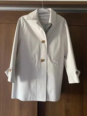 화이트 버튼 코트
