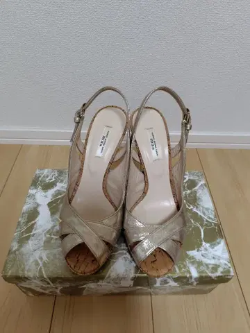 메탈릭 골드 샌들 23.5cm