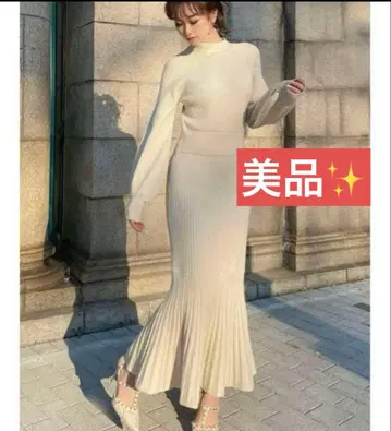 새상품급 RESEXXY 리젝시 머메이드 실루엣 원피스 아이보리