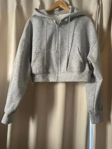 그레이 크롭 후드티 후드 부착