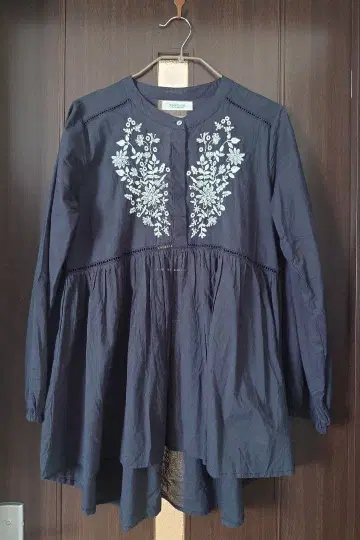 URBAN RESEARCH 에어리 코튼 자수 블라우스 블랙