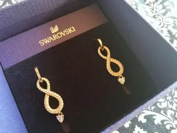 스와로브스키 Swarovski 인피니티 귀걸이 정가 29800엔
