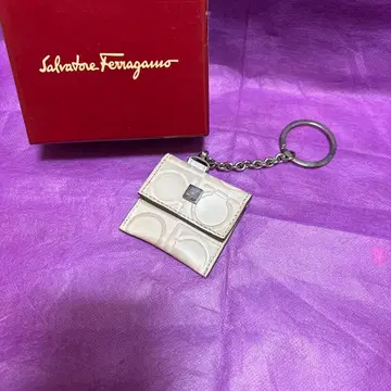 최종 가격 Salvatore Ferragamo 화이트 가죽 키링