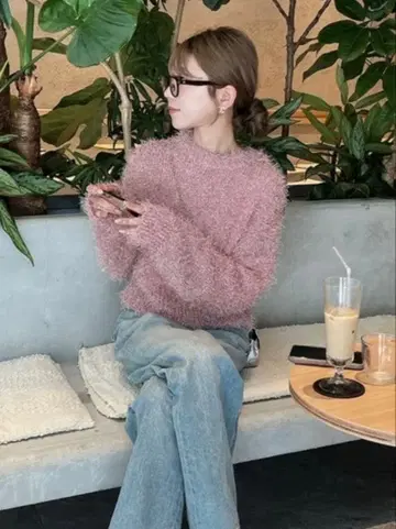 Mila Owen 크루넥 샤기 니트탑