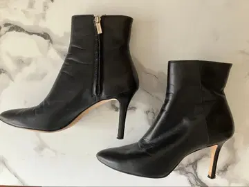 로랜스 블랙 지퍼 부티 하이힐