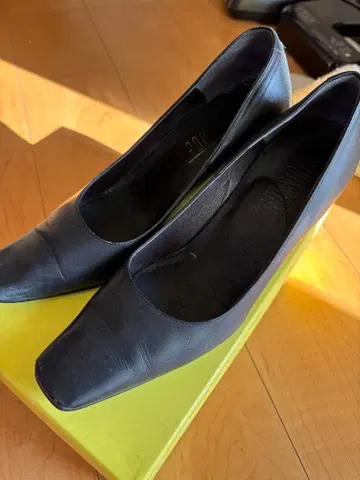 수영장 스튜디오 블랙 펌프스 8cm 힐 23