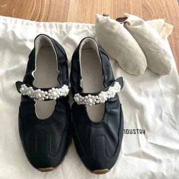 FOOT INDUSTRY 펄 장식 플랫슈즈