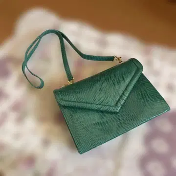 새상품급 이탈리아제 비앙키에나르디 숄더백 그린 금장 장식 가죽