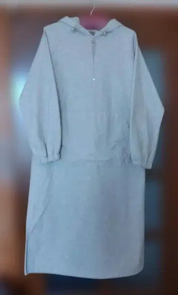 [ 미사용품 ] 쿨카리안 후드 부착 롱 원피스 그레이