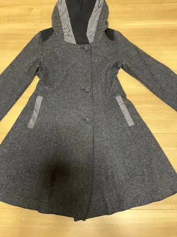 후드 부착 그레이 울 코트