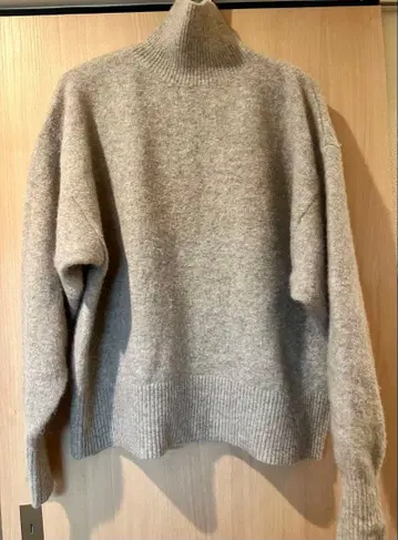 Mila Owen 터틀넥 양모 니트 베이지