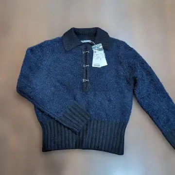 택 포함 KBF 카라 부착 니트