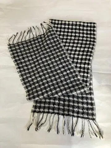 캐시미어 화이트 블랙 체크 무늬 머플러
