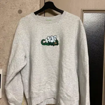 HUF 그레이 맨투맨