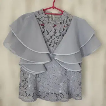 SNIDEL 라이트 블루 슬리브리스 상의