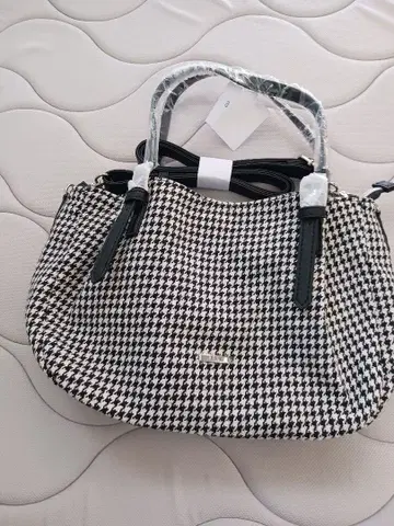 새상품 avv 숄더백