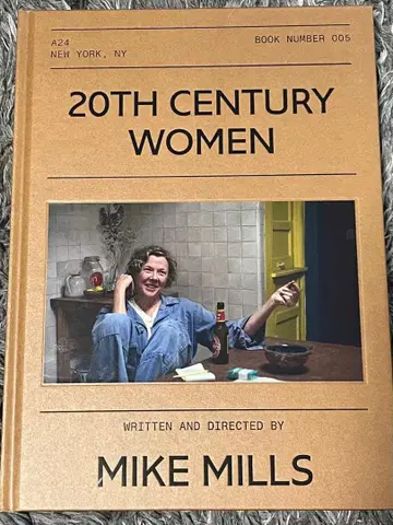 A24 20세기 여성 스크린 플레이북