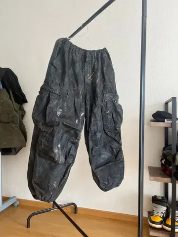 카고 팬츠 블랙 페인트 가공