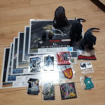 고질라 피규어와 굿즈 세트 21점