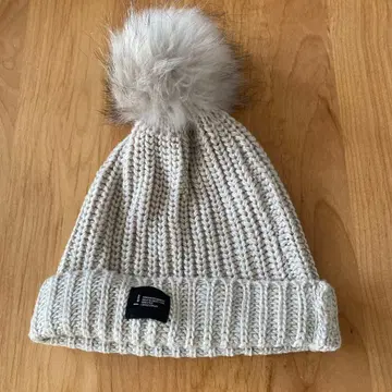 샹도라 로즈 니트 모자 퍼 달린 폼폼