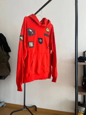 AVIREX 체인소 맨 콜라보 후드티