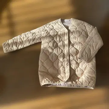 베이지 퀼팅 자켓 긴팔 포켓 부착