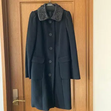 TO BE CHIC 블랙 롱 코트 장식 옷깃