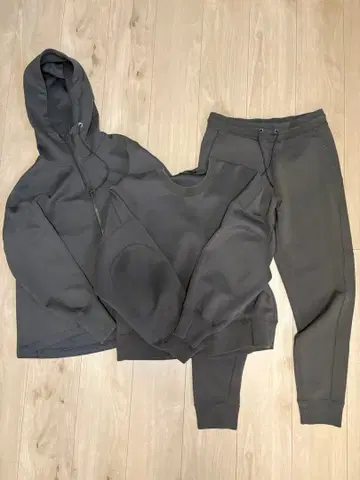 유니클로 +J 드라이 맨투맨 그레이 셋업