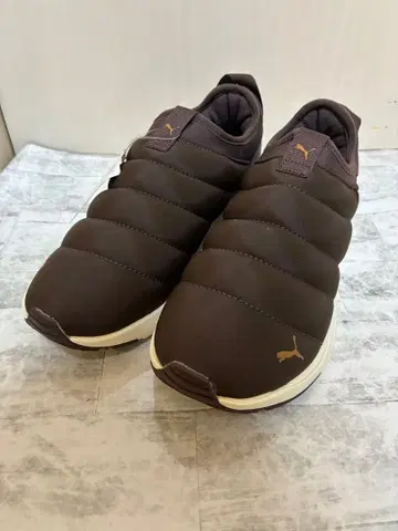 PUMA AVIONIC SLIP ON UK7 미사용 새상품