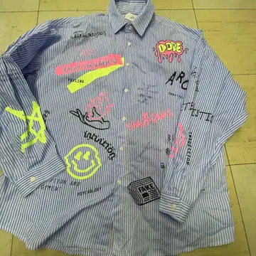 컬러풀 그래픽 스트라이프 셔츠