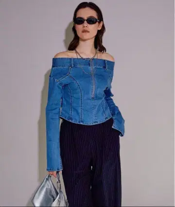 정가 19,800엔 완판템 오프숄더 스트레치 데님 상의