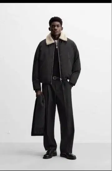 새상품급 zara 아우터 퍼 카라 부착 블랙 자켓 S 사이즈