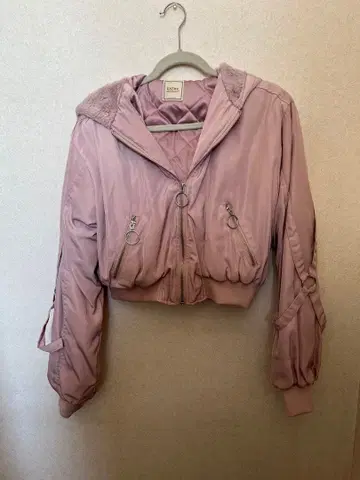 EATME 후드 부착 핑크 크롭 자켓