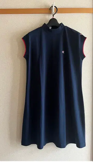 [ 새상품 ] Champion 슬리브리스 원피스 네이비