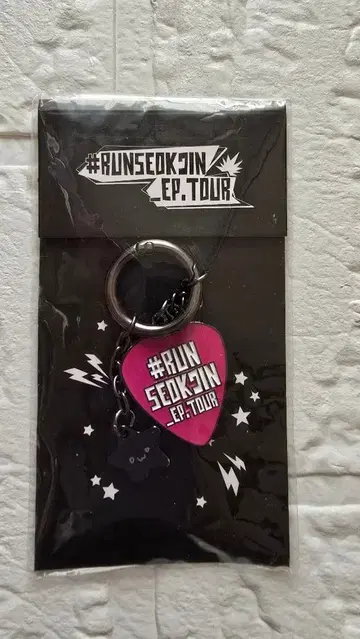 #RUNSEOKJIN EP.TOUR 핑크 기타 키링