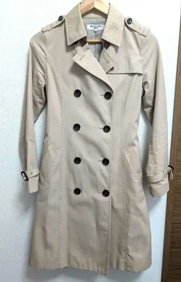 베이지 더블 브레스트 트렌치코트 M 사이즈