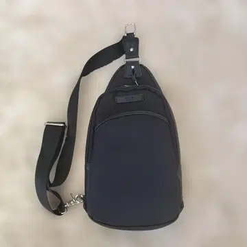 TAKEO KIKUCHI 블랙 슬링백