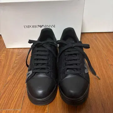 EMPORIO ARMANI 스니커즈 블랙 스터드 별 블랙