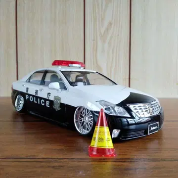 프라모델 크라운 200계 순찰차 완성품