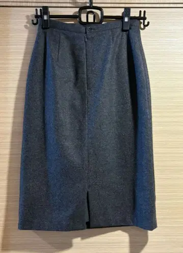 그레이 울 혼방 타이트 스커트 슬릿 포함