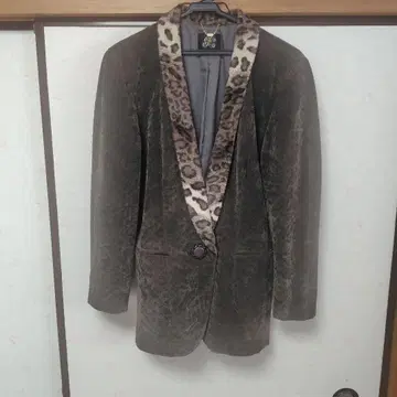 이타리야 이탈리아 레오파드 무늬 테일러드 자켓 벨로아 느낌 올리브