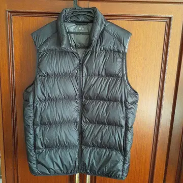 유니클로 울트라 라이트 다운 베스트 사이즈 XL