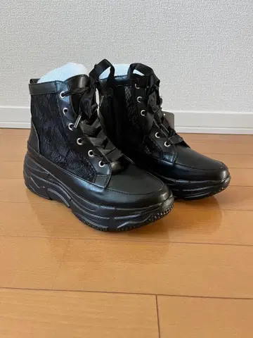 블랙 레이스 통굽 하이컷 스니커즈 미사용