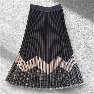 니트 블랙과 베이지 지그재그 플리츠 스커트