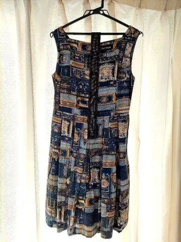 제인 마플 British Bookshelf 스퀘어 드레스