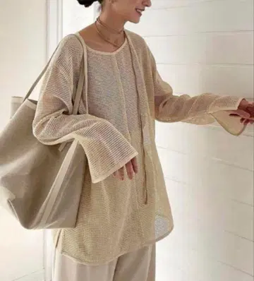 CLANE LOOSE MESH TOPS 미사용