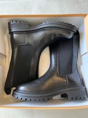 블랙 가죽 사이드 고어 부츠