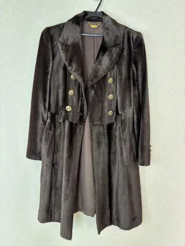 다크 브라운 더블 브레스트 벨로아풍 코트