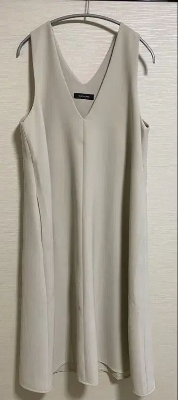 [새상품급] OURHOME 깔끔한 실루엣의 원피스