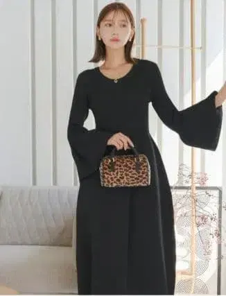 새상품 KOBE LETTUCE 플레어 슬리브 롱 니트 원피스 네이비